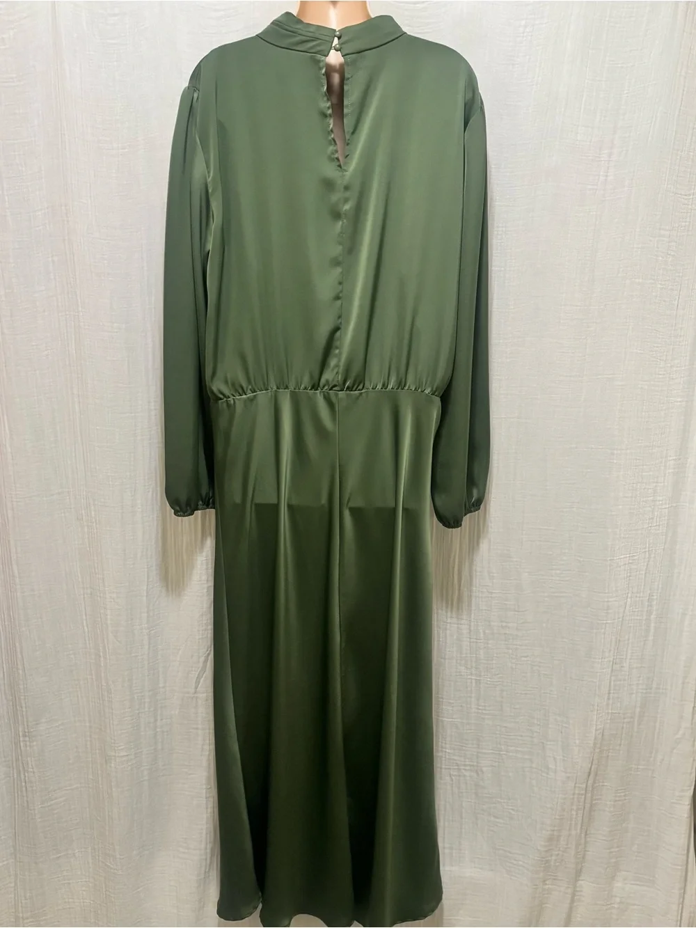 Elegant High-Neck Long Sleeve Green Satin Maxi Dress size XL - Picture 4 of 5